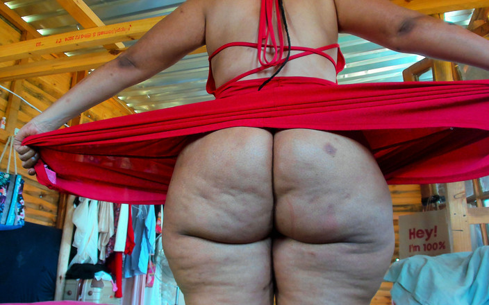 AnalEbony: 팬들의 질문에 답하고 있다.