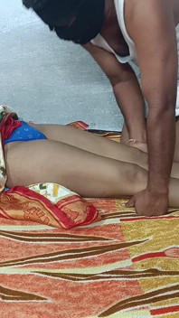 Indická sexy manželka Domácí masáž Prsa Sání prsou Lízání kundičky Fuking Kompilace výstřiků