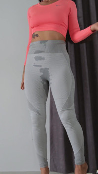 Desespero mijando em leggins esportivos depois do treino