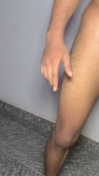 Duvara yakın amcığını çok iyi sikiyor