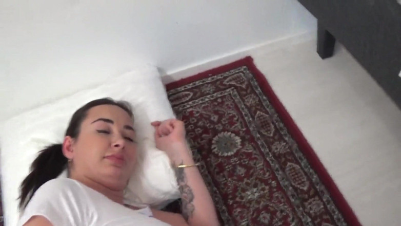 Amateur Homemade Porn: Matrigna iraniana con culo grosso scopata dal suo figliastro di 18...