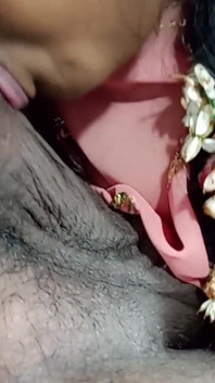 Tamil-vrouw geeft tieten melk en hardcore neuken op zijn hondjes Tamil duidelijke audio