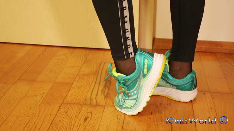 KimisWorld: Pies de nailon después del entrenamiento con zapatillas