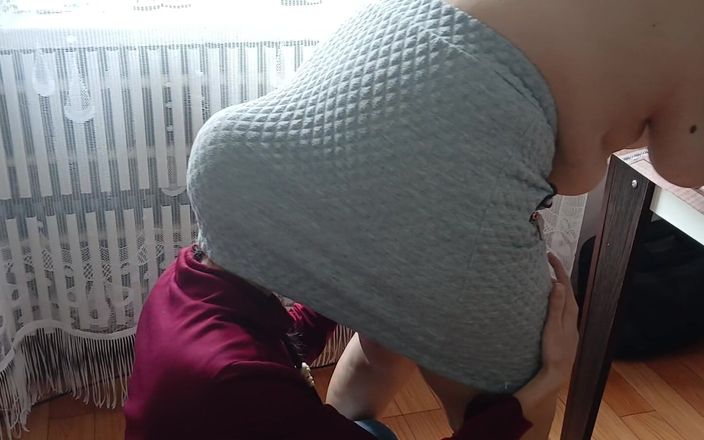 Lesbian-candys: Ich habe meine kollegin erwischt, wie sie den arsch meines...