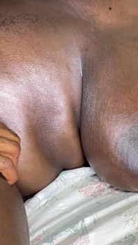 Menonton suami saya meleleh dildo ke dalam dan keluar dari pepek basah saya