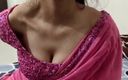 Saara Bhabhi: Hintçe seks rol oyunu - desi jija ilk kez Saara&amp;#039;nın götünü...