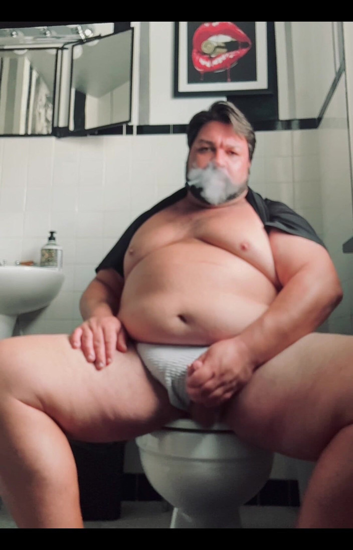 Brewster Bear: 在马桶上自慰