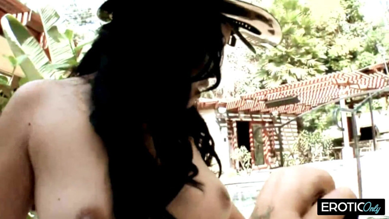 LetsGoDirty Milfs: Morena en top tetona toma anal duro al aire libre