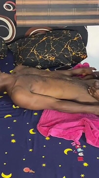 Membuka pakaian suami untuk membuatkan saya berasa baik