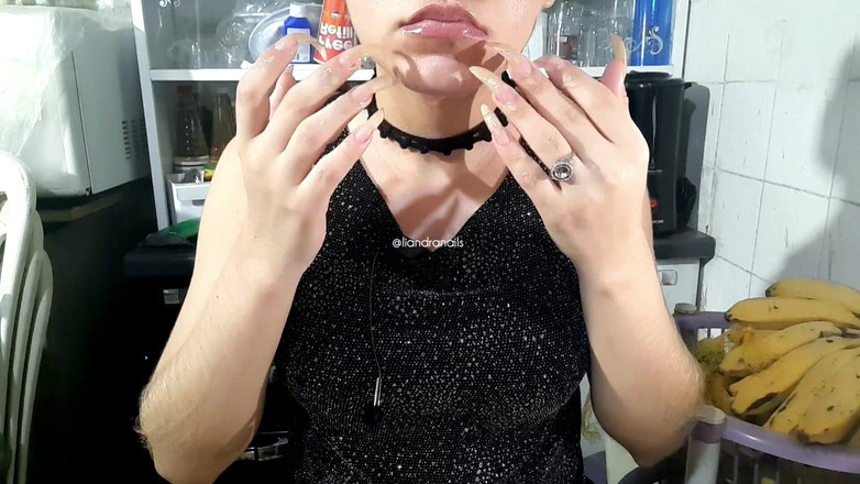 Goddess Li: Unghii delicioase