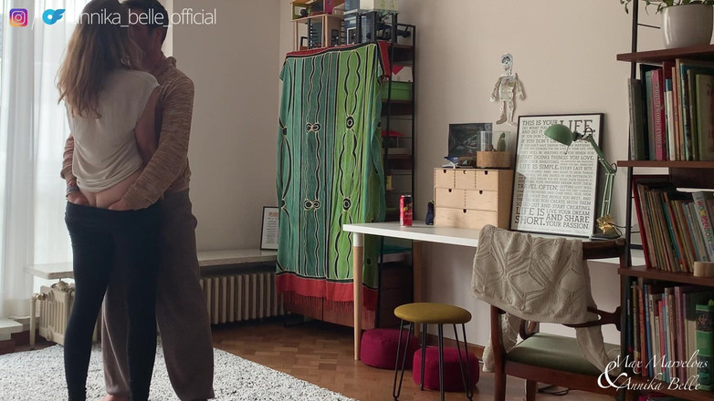 Max and Annika: Eğlenceli ev partisi - dans eden memeler ve emiyor dudaklar - mükemmel...