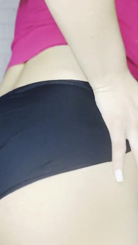 Gadis ini lagi asik masturbasi sendirian sambil pamer tubuh aduhainya