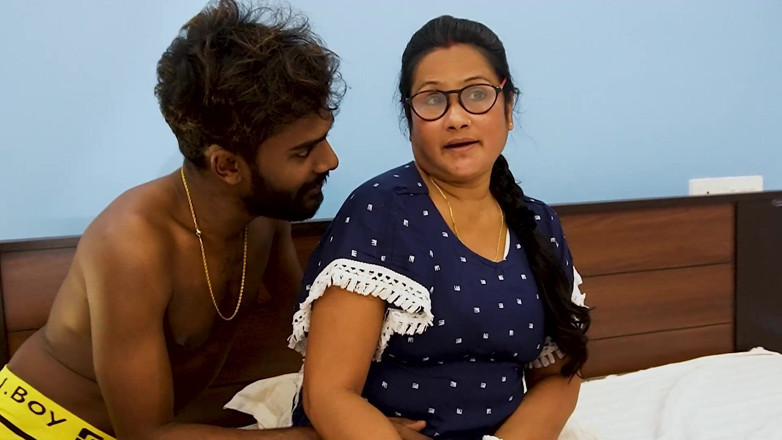 Queen star Desi: Sexy House Teacher Don't Control Herself to Fuck by Her...
