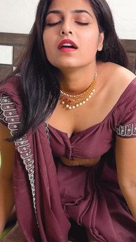 Gujarati Komal Bhabhi Came to See the Young Girl at the Wedding and Climbed on Her Husband's Land