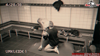 EroCom: Schlanke milf verführt ihren persönlichen trainer und leckt sein arschloch