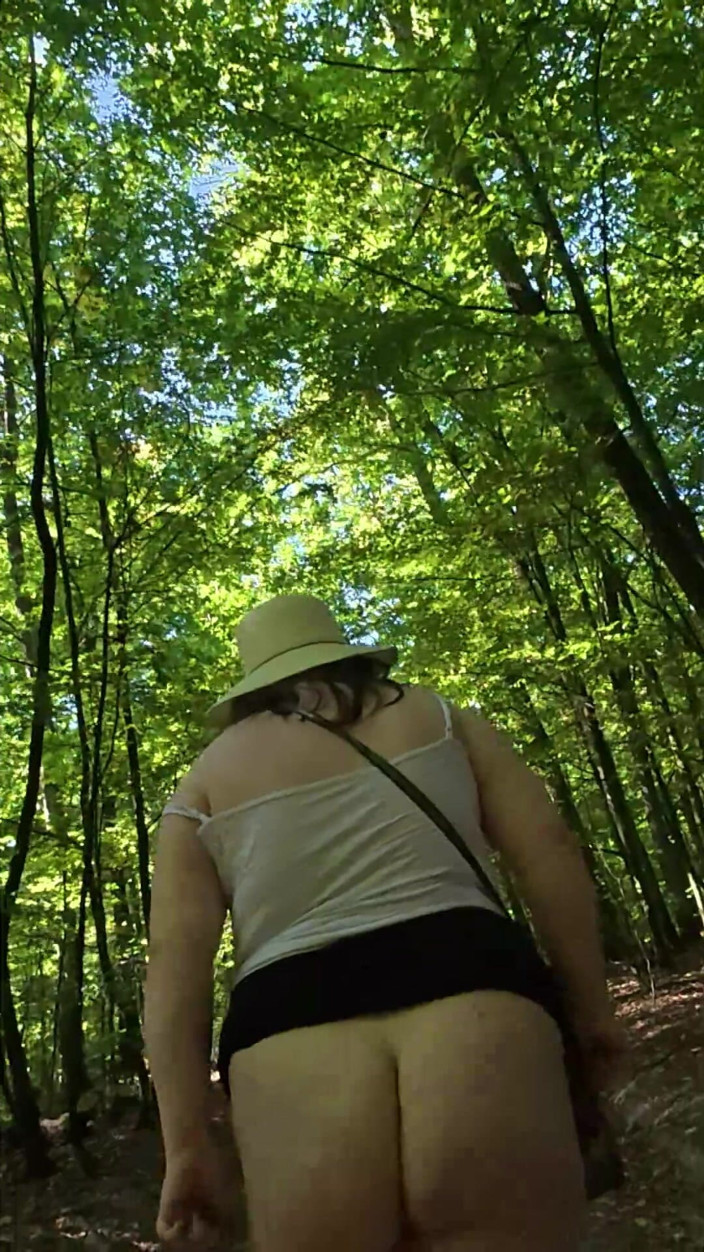 DevilbitchNat: I'm Walking with My Bare Ass in the Woods