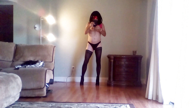 Kelly Smith Crossdressing Play House: Sissy Kelly zeigt ihre neuen brustformen