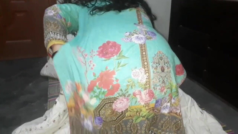 RedQueenRQ: 자위하는 의붓여동생을 붙잡고 집에서 촬영한 영상 질싸