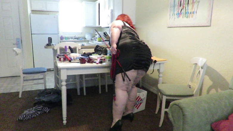 BBW nurse Vicki adventures with friends: MistressJはむち打ち、作物をトリミングし、猿轡の男にアイスプレイを行いますPart2