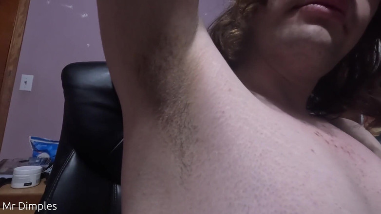 Mr Dimples: Une Vieille Vidéo D’aisselles De 5 Minutes