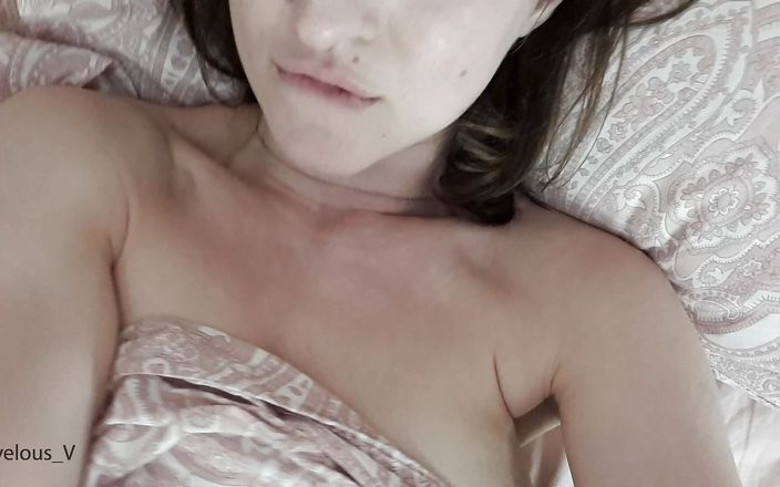 Marvelous V: Caldo stuzzicamento da letto ragazza bruna con grandi tette