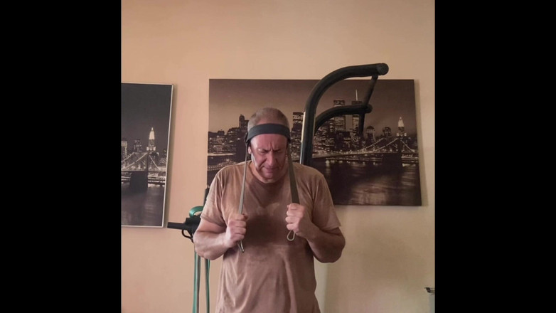 Alex Art: Jag pumpade mina muskler och pumpade sedan min kuk