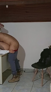 Müdüre gitti ve başarısızlığı önlemek için yardım aldı.