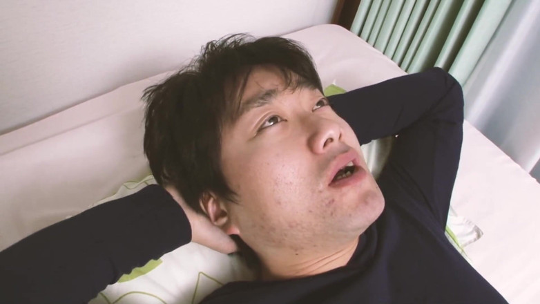 JAPAN IN LOVE: 4명의 섹시한 거유 일본녀가 면도한 보지로 스타킹을 입고 섹스하는 모습을 엿보는 거유녀