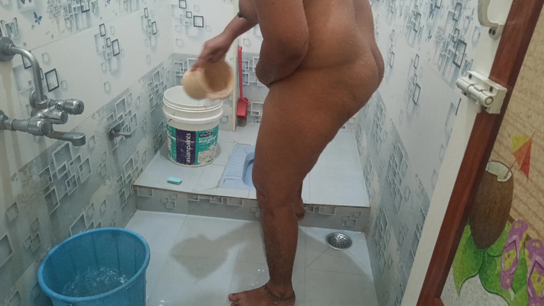 Apple baby: Hete structuur huisvrouw badend virale video