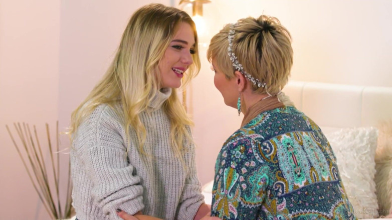 Girlsway: Girlsway - гаряча дівчина викликала свою покійну зведену сестру на дупу, використовуючи тіло свого середовища