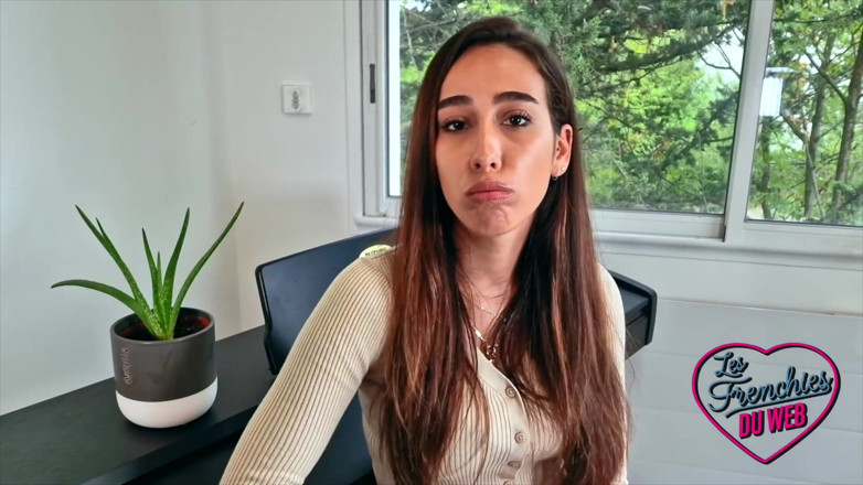 The Frenchies of the web: Каміла, не дуже сором'язлива молода пустунка, хоче, щоб її трахнули