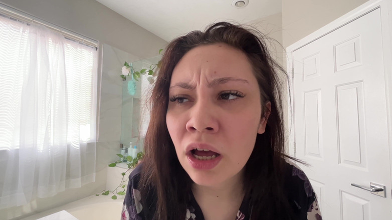 Lenna Lux: Dea gigantessa per l'alta manutenzione