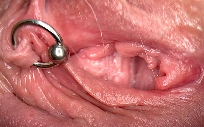 Aqua Pola: Realmente close-up macro meu clitóris perfurado e buceta até ficar...