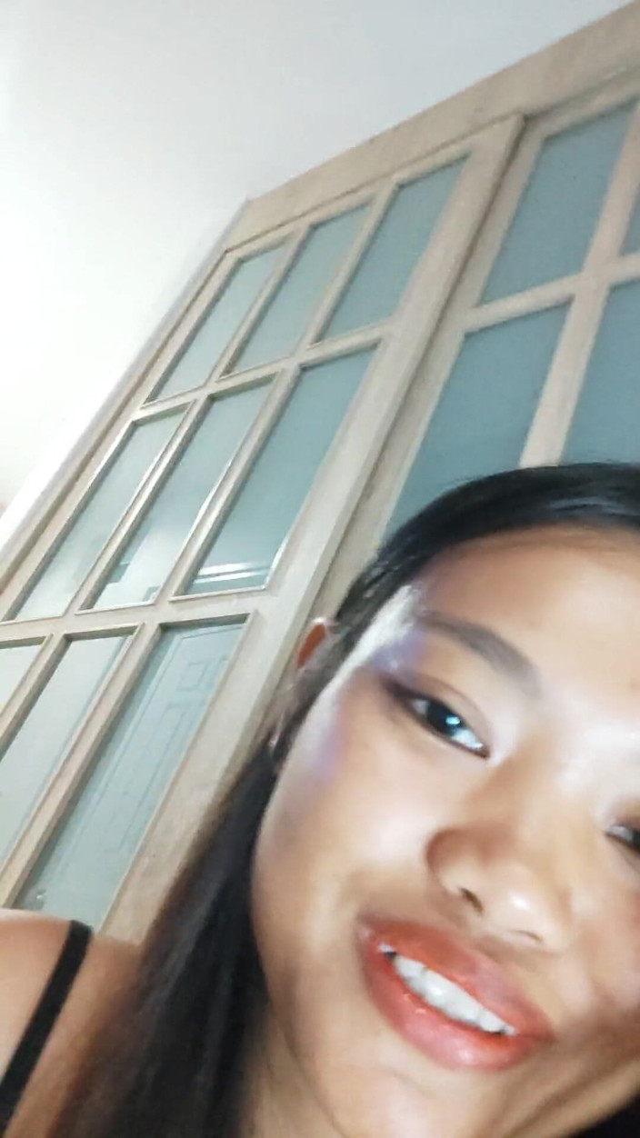 Cupcake: Usikan duduk muka intim - rakaman dekat pepek awek solo
