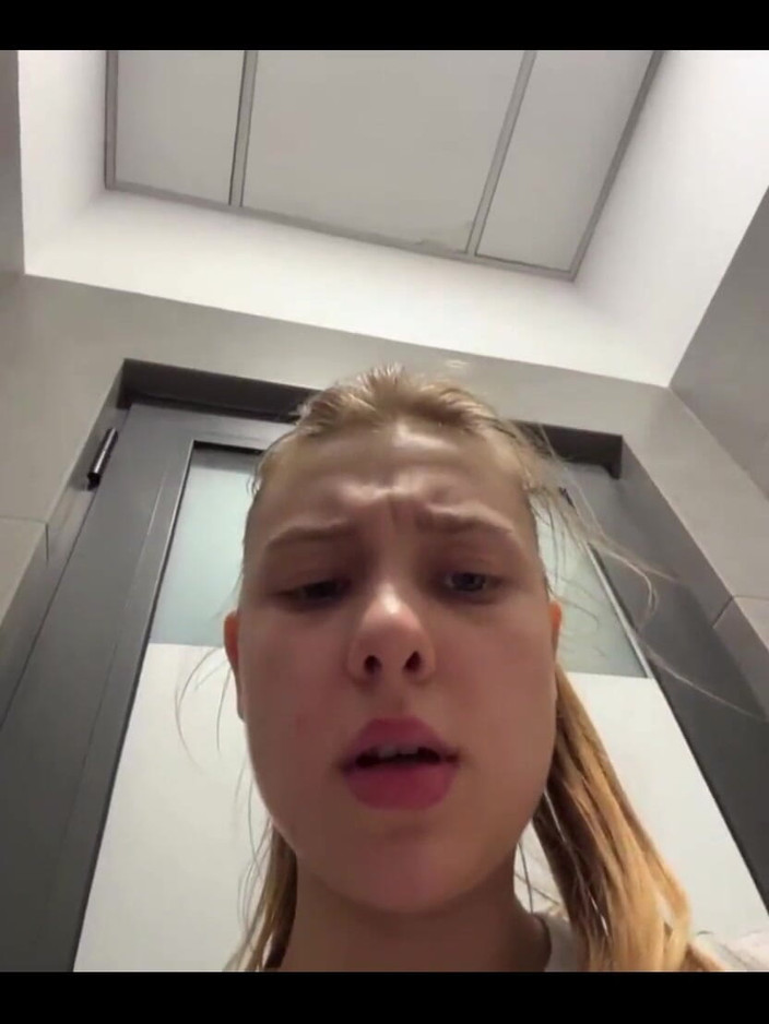 JuiceLussie: Baise en public dans un centre commercial