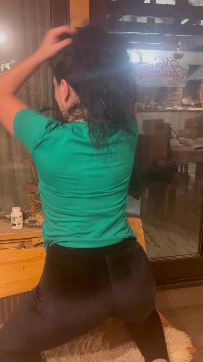 MilfyCalla: Cameltoe Tease