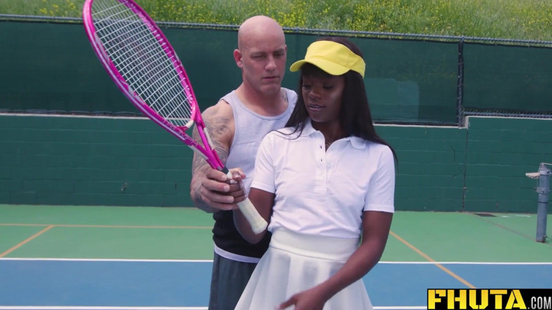 FHUTA: FHUTA - ebenholz-MILF Ana foxxx wird von der tennislehrerin in den...