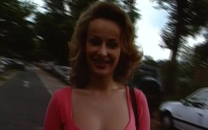 Busty German Sluts: Em gái người Đức từ giấc mơ của bạn chụp ảnh khi...