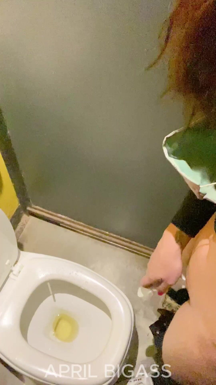 April BigAss: Arjantin sokaklarına işeyen üçlü grup seks, mar del plata, 2 fahişe birlikte!!...