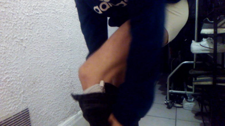 Jon Arteen: Twink Shows His Calves for Feet Fetish Lovers
