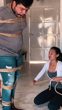Chico gordito no puede escapar de nuestras cuerdas