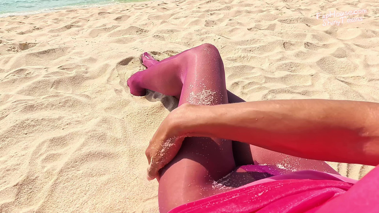 Shiny teens: 922 해변의 반짝이는 보라색 Cdr 팬티 스타킹