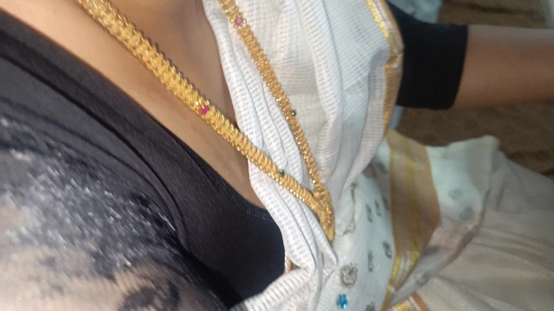 Inba: Zamężne kobiety romans biurowy z Malayala Saree