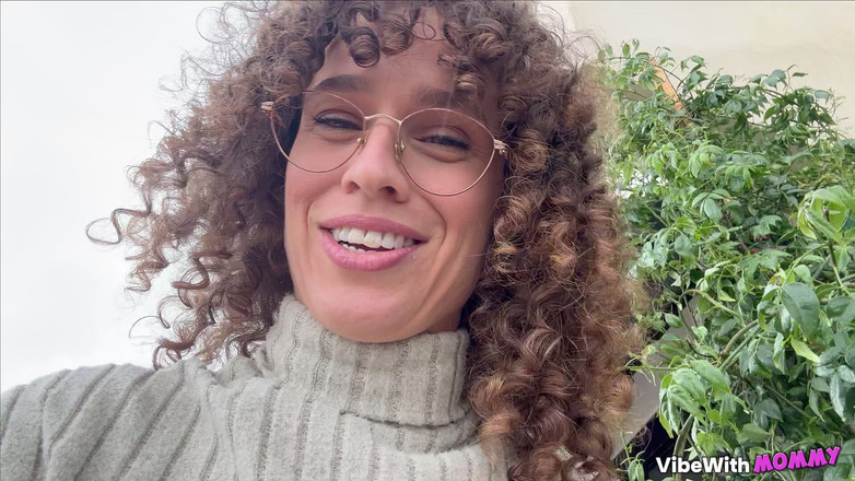 VibeWithMommy: 然后我在咖啡店操一个粉丝