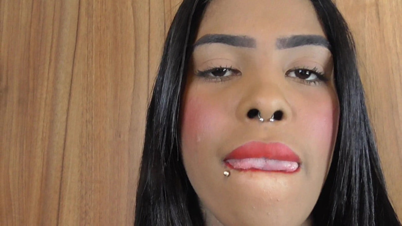 Solo Austria: Ebony Babe Face Fetish!