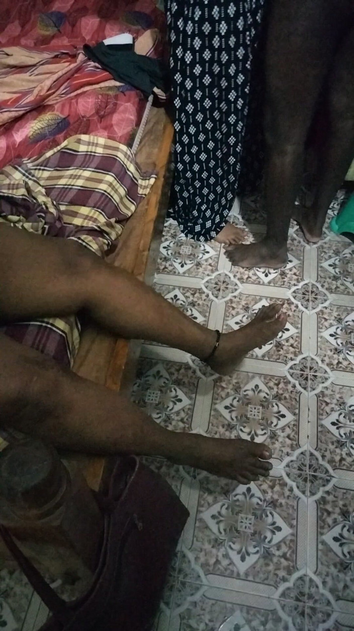 Tamil lesbian: स्तन स्पर्श गर्म बात कर रहे हैं