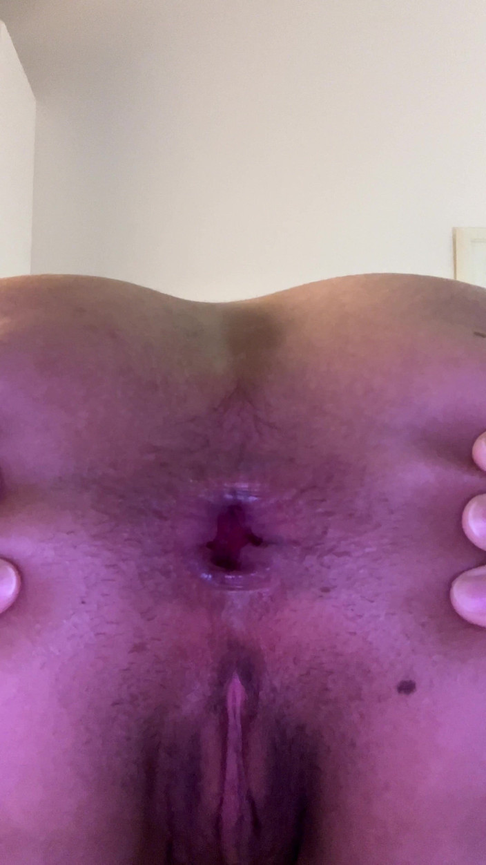 Juicy-Ass: Apertura Del Buco Anale E Scoreggia