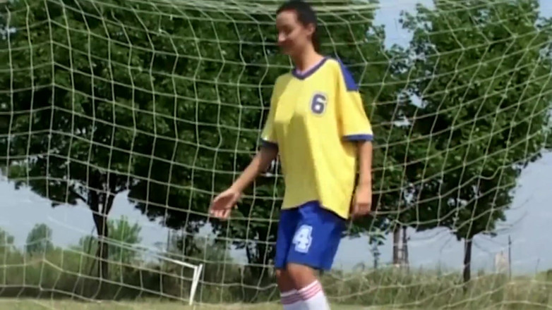 Lesbian Stories: Kamarádi si dávají přestávku od tréninku