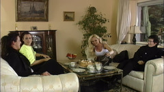 Vintage Movies XXX Best of: Kompilasi, bar, biliar, bercinta, dan blowjob di mana-mana.