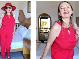 Maria Old: Nenek seksi menggoda dengan baju merah
